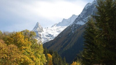 На горном курорте Домбай сошёл ледник. Погиб турист