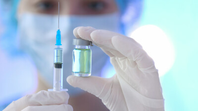 Минздрав до сих пор не заключил договоры с компаниями, которые должны поставить 500 тысяч вакцин до конца апреля