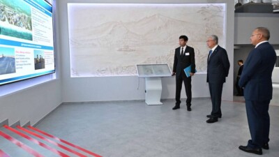 Токаеву рассказали об улучшении транспортной доступности побережья озера Алаколь