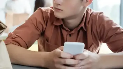 Изъято 20 sim-карт: мошенники втянули подростка из Астаны в преступную схему