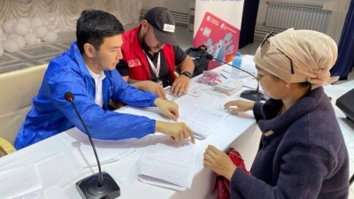 Фонд Булата Утемуратова оказал помощь пострадавшим от паводков на 400 млн тенге