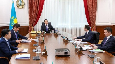 О чём говорил Алихан Смаилов с главой ЕАБР
