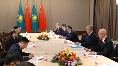 Токаев обсудил увеличение пропускной способности нефтепровода Казахстан – Китай во время визита в КНР