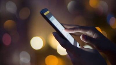 Адвокаты подали иск с требованием отменить запрет на пронос смартфонов в здания полиции