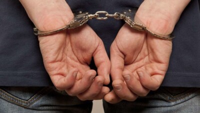 В спецЦОНе Алматы задержали "помогайку", предлагавшего помощь в регистрации автомобилей