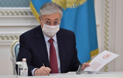 Президент назвал позицию казахстанских антипрививочников деструктивной