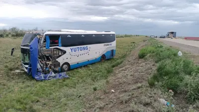 Пассажирский автобус столкнулся с грузовиком в Актюбинской области