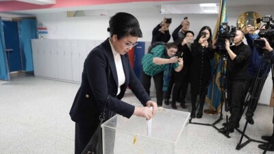 Кандидат в президенты Салтанат Турсынбекова проголосовала на выборах