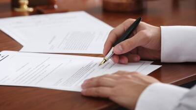 Токаев подписал закон о банкротстве физлиц