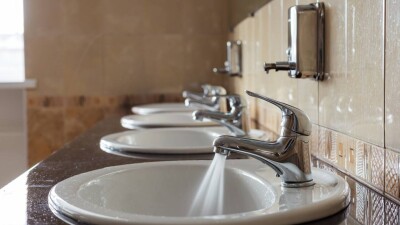 "Как будто за лимонад платим". В селе Жанаарна проверили тарифы на воду и не нашли нарушений