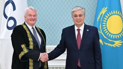 Касым-Жомарт Токаев принял нового главу суда МФЦА лорда Яна Бернетта