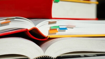 В Казахстане издательства обязали за свой счёт заменять учебники, если в них обнаружены ошибки