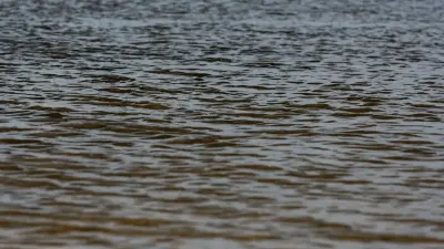 Лодка перевернулась на Капшагае: спасатели нашли тело пропавшего мужчины