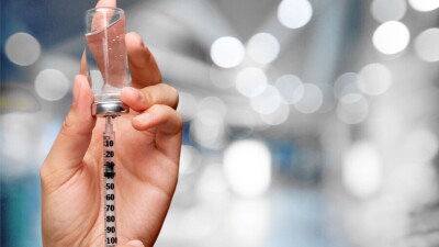 В Ирландии рекомендовали приостановить использование вакцины AstraZeneca