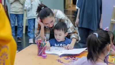 Активисты "Жаңа адамдар" выпустили детскую раскраску о ценностях Нового Казахстана