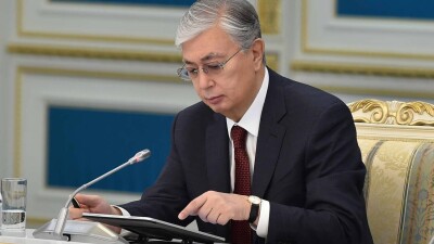Токаев наградил двух полицейских орденами "Айбын"