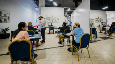 В Нур-Султане с 7 мая пункты вакцинации открылись в торговых домах "Артём" и "Алем"