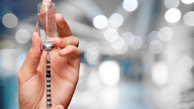 "Была не рекомендована". В пресс-службе Мамина объяснили, почему он сделал прививку только сейчас