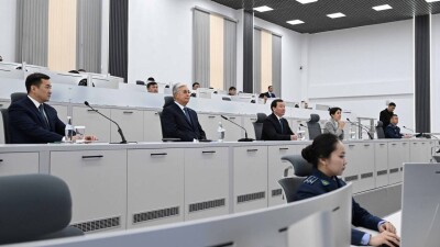 Поиск пропавших людей и подозреваемых: Токаеву продемонстрировали возможности ЦОУ Актобе