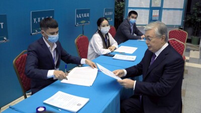 Токаев проголосовал на выборах президента