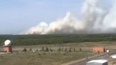 В Астане горит сухостой, его тушат 15 человек