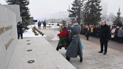"Это было время испытаний для нашего народа". Токаев открыл мемориал жертвам январских событий в Алматы