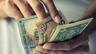 Обменники не принимают старые доллары: в Нацбанке ответили на жалобы граждан