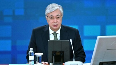 Токаев наградил людей, принимавших участие в тушении пожаров в Абайской области