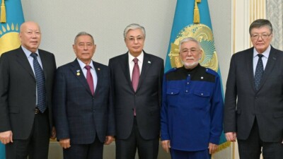 "Отрасль нуждается в новом импульсе". Токаев встретился с ветеранами геологии