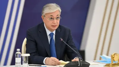 Токаев поздравил казахстанцев с Днём Победы