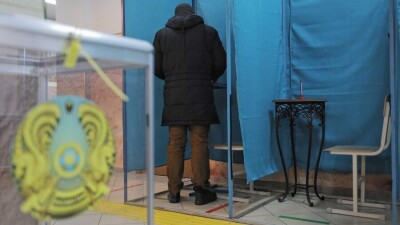 В Алматы на некоторых избирательных участках проводили трансляцию в прямом эфире, нарушая запрет ЦИК