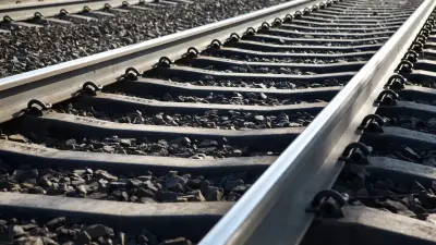 Поезд сбил двух женщин в ВКО, одна из них погибла