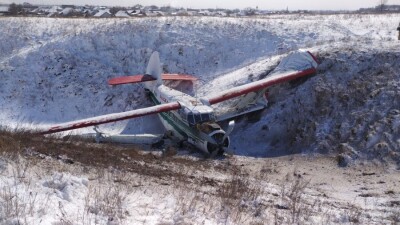 В Алматинской области самолёт санавиации совершил вынужденную посадку, он приземлился в овраг