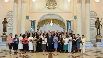 Токаев наградил казахстанских медиков: кто получил медали, ордена и почётные звания