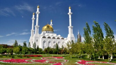В Нур-Султане депутат предложил использовать мечети и церкви в качестве домов культуры