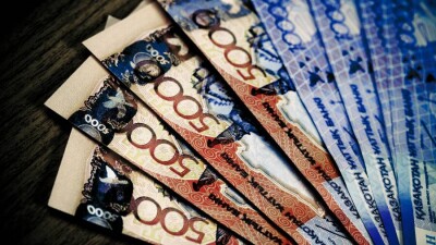 Открытие бургерной в Royal Tulip: ещё нескольких известных казахстанцев оштрафовали за нарушение карантина