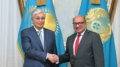 Президент принял своего внештатного советника по экономическому развитию Суму Чакрабарти