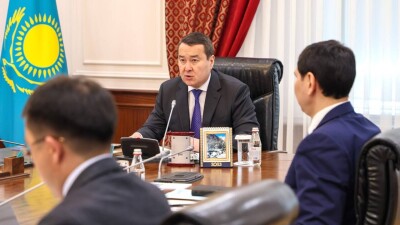 Очередь на границе с Китаем: Смаилов поручил устранить барьеры для провоза грузов за три дня