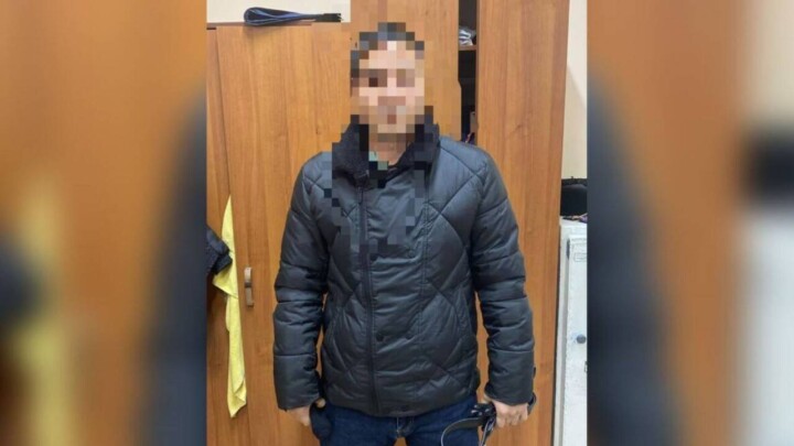 Курьера, который брал товары для доставки, но не довозил их до получателя, задержали в Алматы