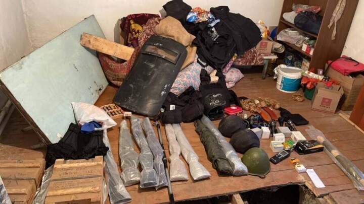 Схрон похищенного оружия и боеприпасов обнаружили в Алматы