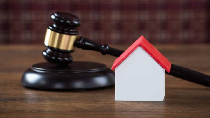 Суд в Алматы постановил продать с торгов дом, в котором живут одинокие дети
