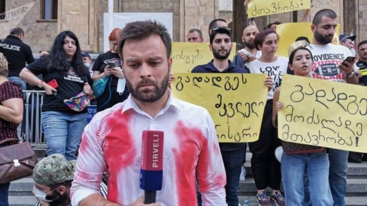 В Грузии начались митинги после смерти избитого телеоператора. Оппозиция требует отставки правительства