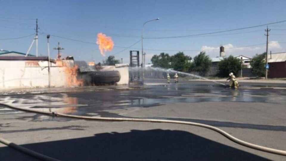 В Шымкенте на АЗС загорелся газ, пострадал один сотрудник