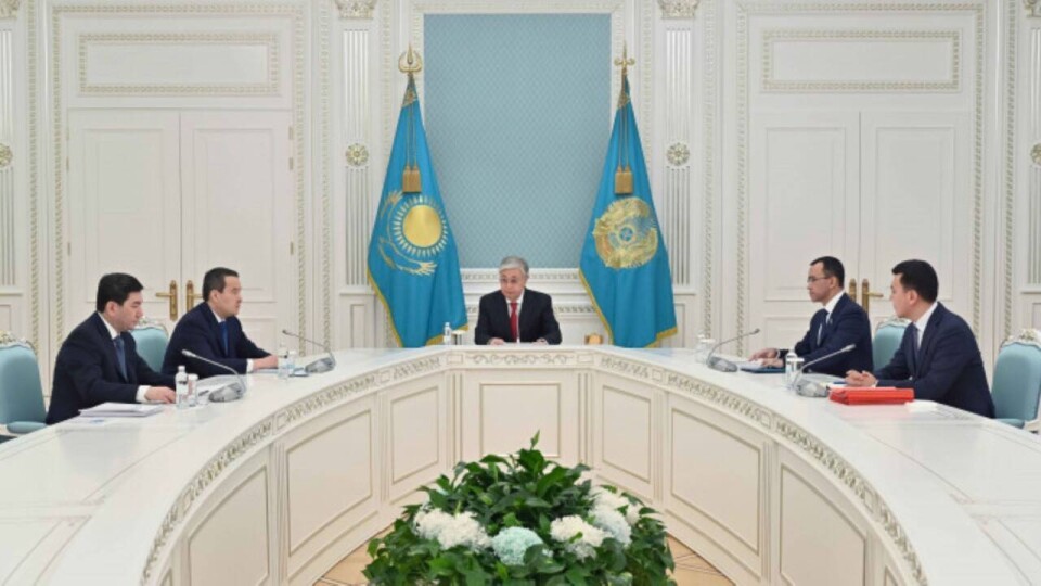 Токаев провёл консультации по роспуску депутатов мажилиса и маслихатов