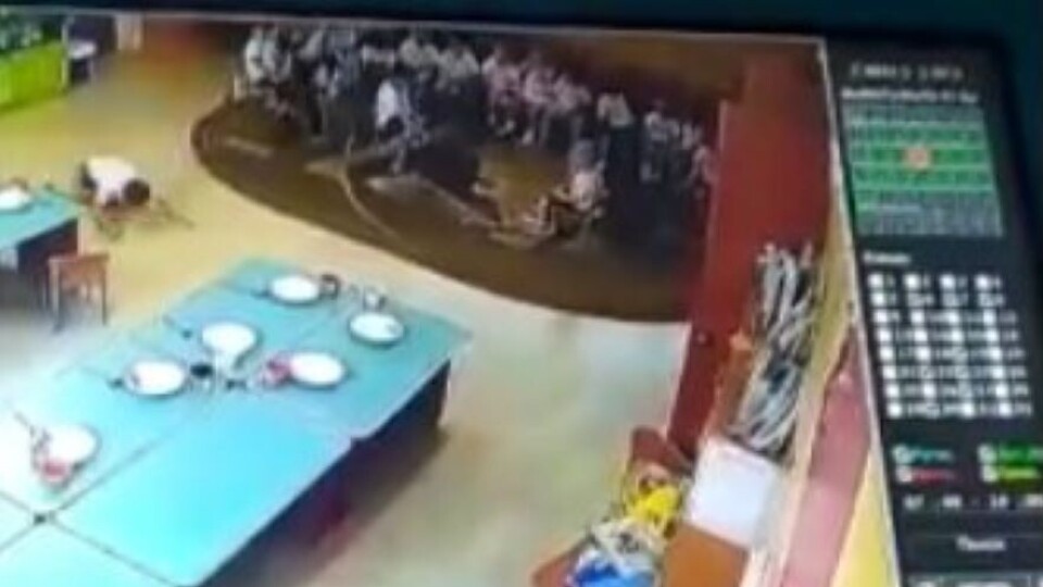 В ВКО факт жестокого обращения с ребёнком в детсаду попал на видео. Директора и воспитателя уволили