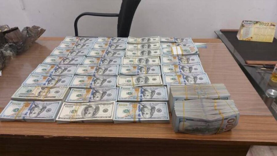 В аэропорту Алматы задержали пассажира, который пытался вывезти из страны 400 тысяч долларов