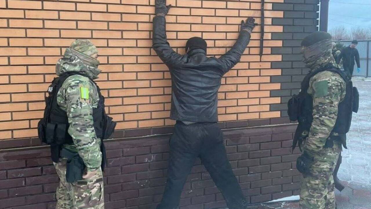 В Караганде задержали мужчину, который незаконно продавал дизельное топливо оптом