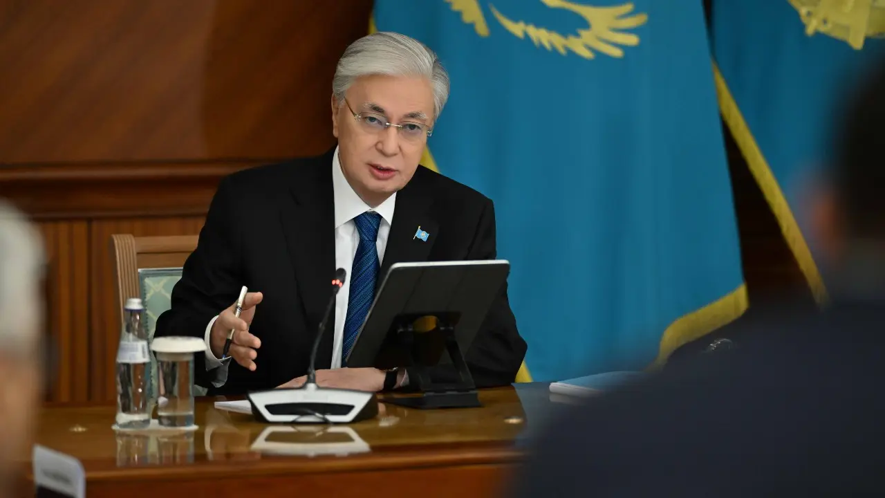 "Впишите своё имя в историю Казахстана". Токаев призвал молодёжь участвовать в референдуме