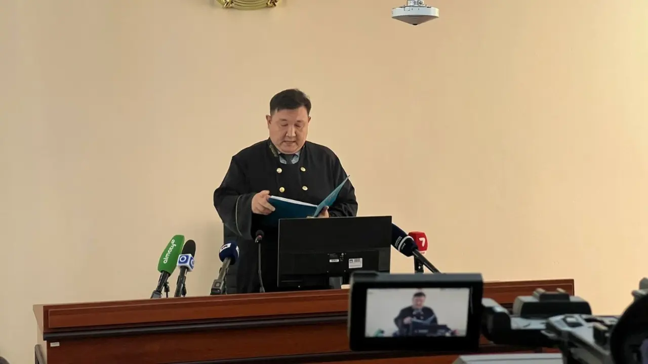 Судья зачитывает приговор / Фото Informburo.kz