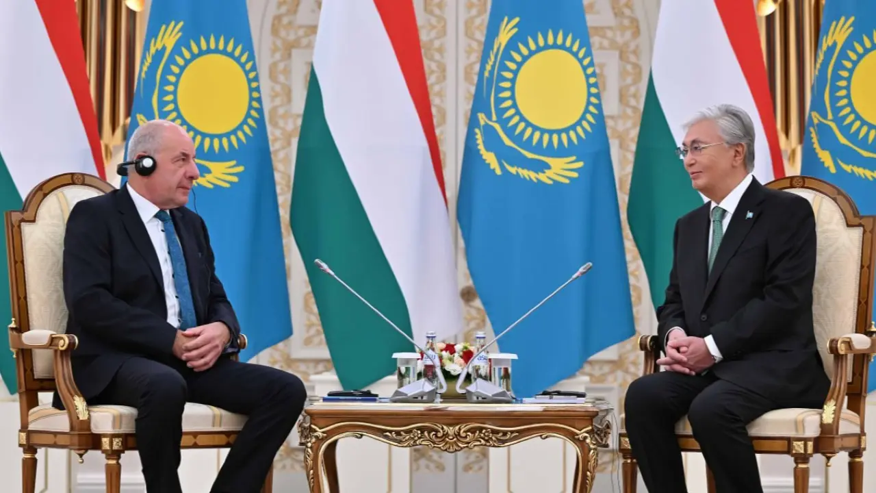 "Сотрудничество Востока и Запада приобретает особую ценность". О чём говорили президенты Казахстана и Венгрии